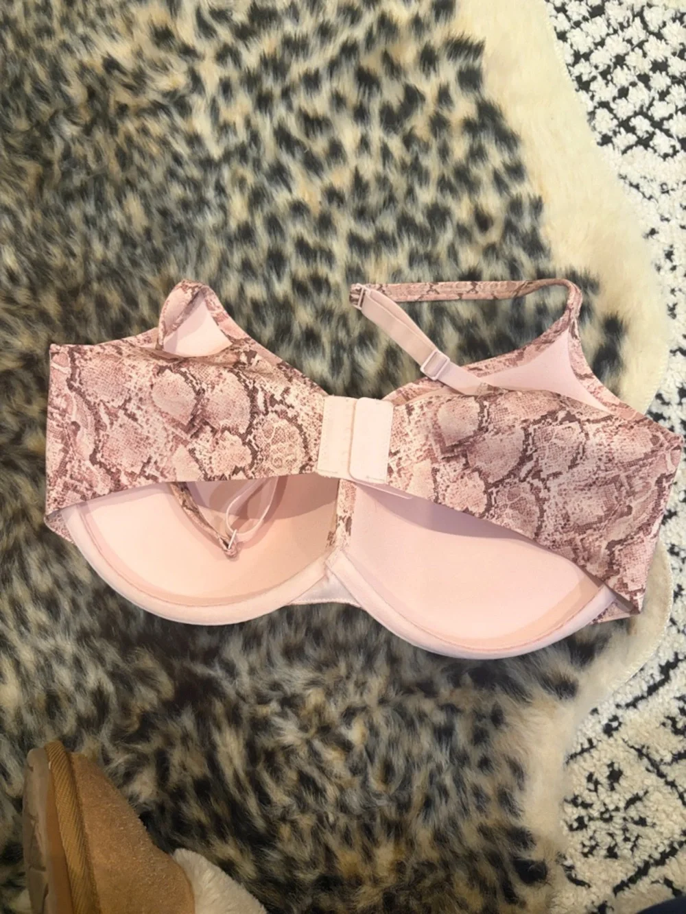 SKIMS Pink Snake-Print Underwire Bra - Picture 2 of 5
